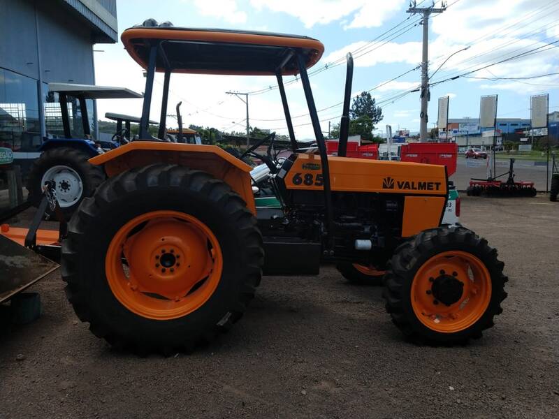 TRATOR VALMET 685 - 4X4 - (DIE-2285) VENDIDO